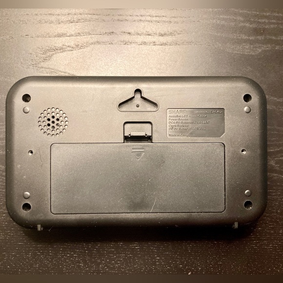 Sharp Accu-Set LCD Alarm Clock - automatically adjusts for Daylight Savings Time - Picture 9 of 10